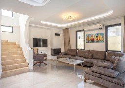 Villa VELORA